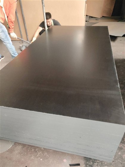 F17 Xingang Film Faced Plywood Poplar Plywood Untuk Pembinaan